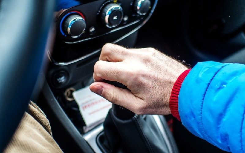 دلایل خلاص شدن دنده اتوماتیک حین حرکت